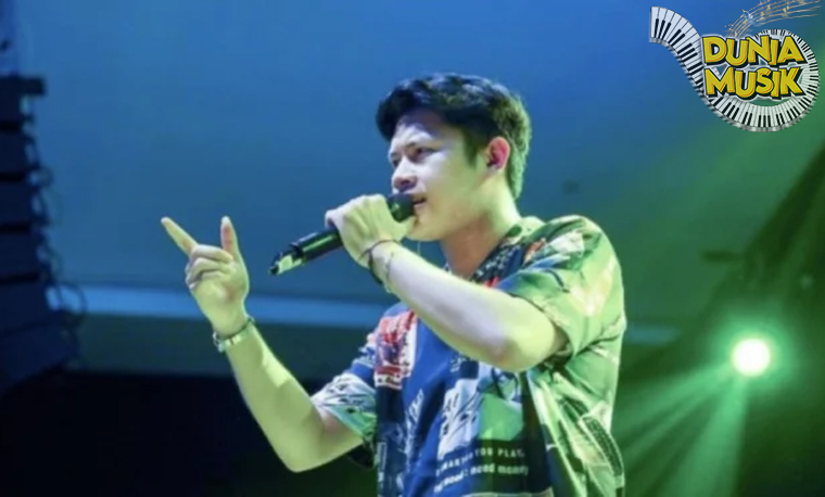 Beyond Indonesian Idol: Kisah Sukses Rony Parulian!