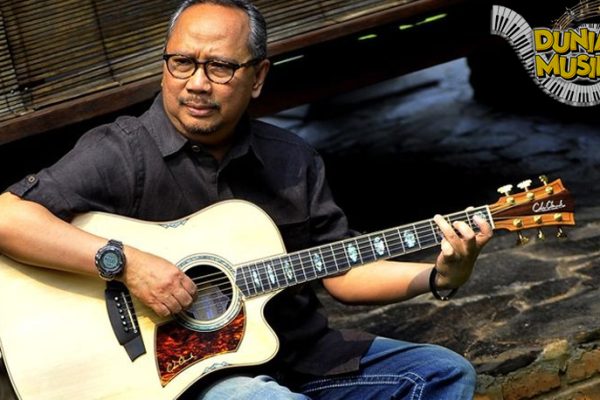 Melodi dan Kisah Ebiet G. Ade, Legenda Musik Indonesia!