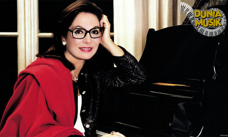 Nana Mouskouri Diva Dunia dengan Ribuan Lagu dalam Hati!
