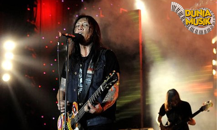 Roy Jeconiah Sang Penyanyi Keren dengan Pesona Unik!