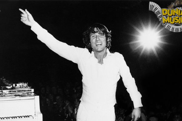 Udo Jürgens Suara yang Menggetarkan Dunia Musik!