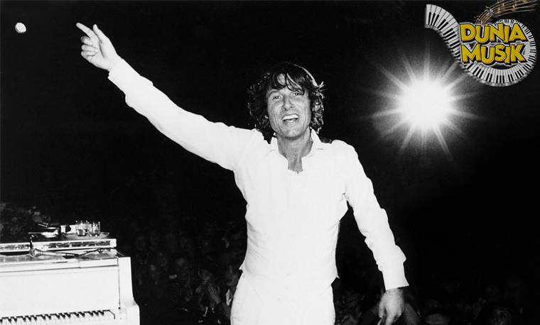 Udo Jürgens Suara yang Menggetarkan Dunia Musik!