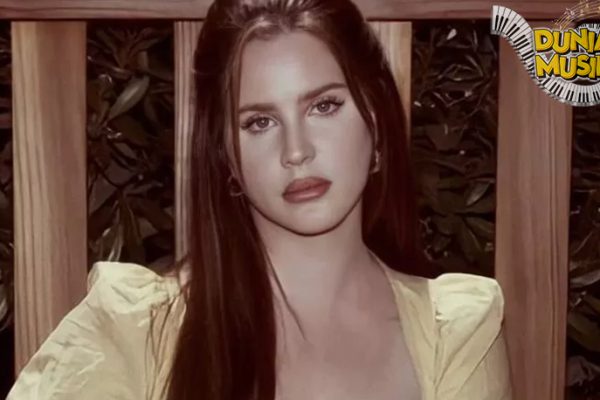 Lana Del Rey Penyanyi Misterius yang Bikin Musik Jadi Puisi! Lana Del Rey Penyanyi Misterius yang Bikin Musik Jadi Puisi!