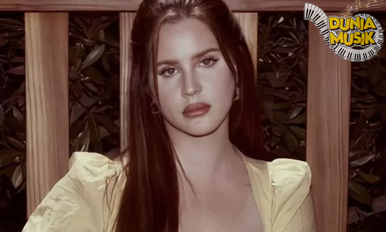 Lana Del Rey Penyanyi Misterius yang Bikin Musik Jadi Puisi!