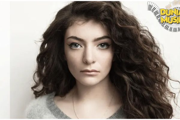 Bukan Sekadar Royals, Lorde Punya Gaya yang Tak Tergantikan!