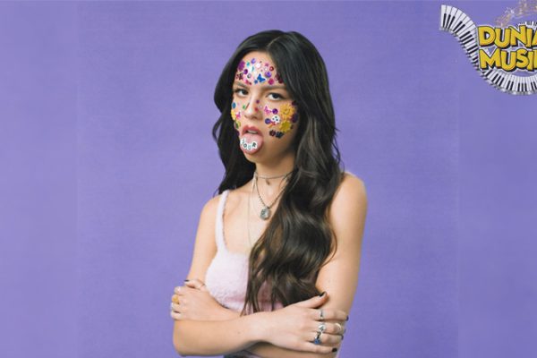 Olivia Rodrigo Penyanyi Penuh Emosi dengan Lirik Tajam! Olivia Rodrigo Penyanyi Penuh Emosi dengan Lirik Tajam!
