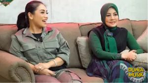 Cici Paramida, Ratu Dangdut No.1 yang legendaris, memukau panggung dengan lagu hits, kolaborasi unik, dan warisan musik tak terlupakan.