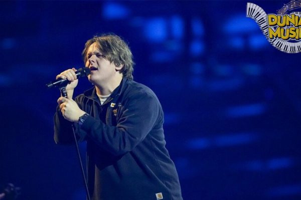 Lewis Capaldi Dari 1 Skotlandia ke Panggung Menawan Lewis Capaldi Dari 1 Skotlandia ke Panggung Menawan