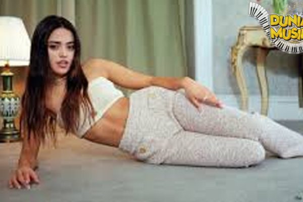 Maia Reficco Bintang No1 Pop Muda Cantik Asal Argentina
