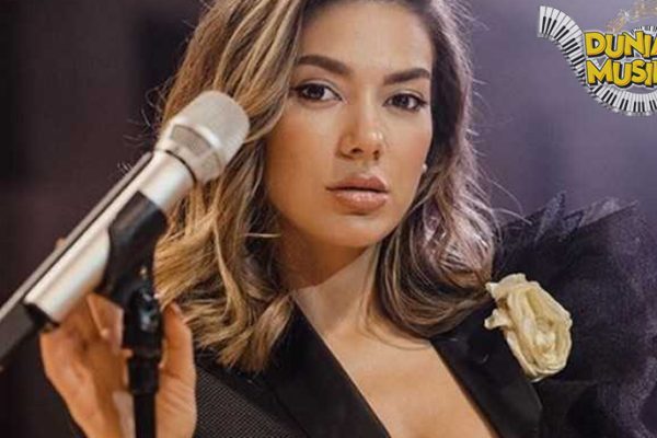 Elvana Gjata Cahaya 2 Pop dari Pegunungan Balkan