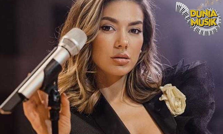 Elvana Gjata Cahaya 2 Pop dari Pegunungan Balkan